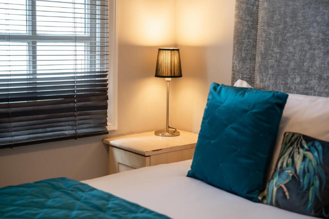 Perfectly Located Central Chester Town House -2Br Exterior photo