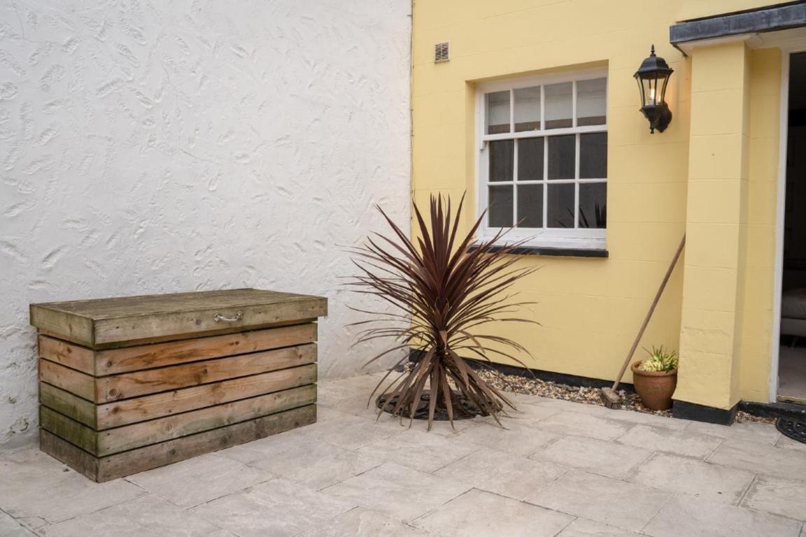 Perfectly Located Central Chester Town House -2Br Exterior photo