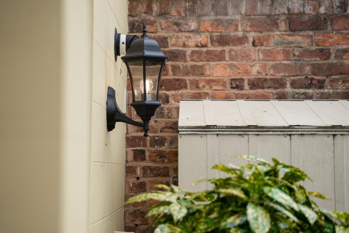 Perfectly Located Central Chester Town House -2Br Exterior photo