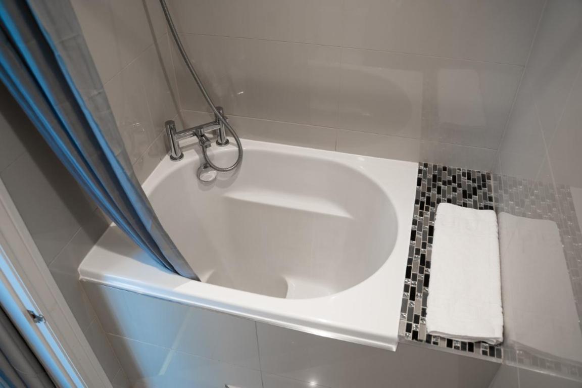 Perfectly Located Central Chester Town House -2Br Exterior photo