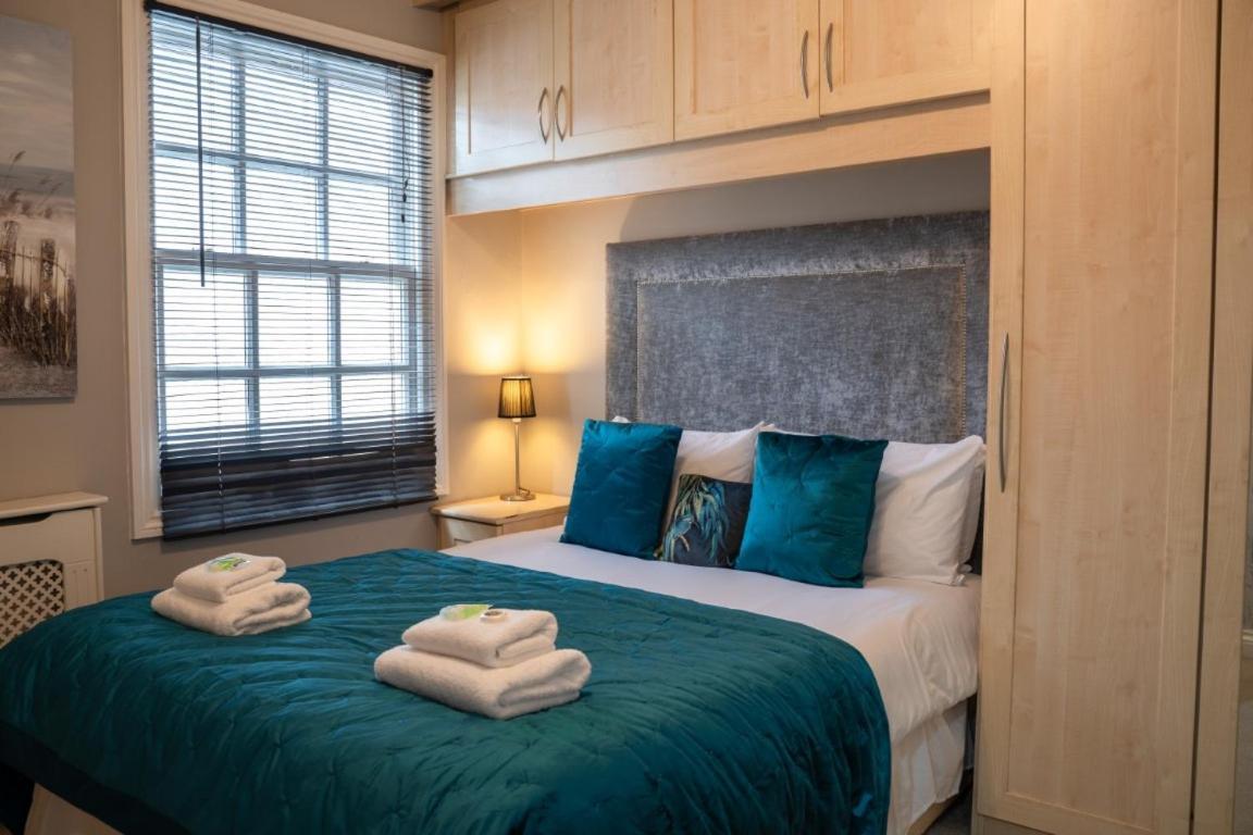 Perfectly Located Central Chester Town House -2Br Exterior photo